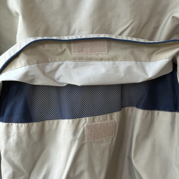 Universal Concerts Windbreaker - Picture 10 of 17